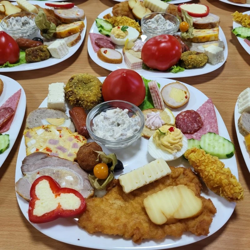 Ghelința Cazare | Pensiune (K1607-22) Imaginea poate fi supusă drepturilor de autor. Se recomandă contactarea titularului drepturilor.