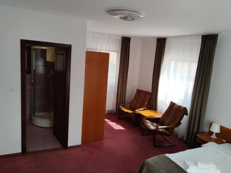 Sibiu Cazare | Hotel*** (K1608-10) Imaginea poate fi supusă drepturilor de autor. Se recomandă contactarea titularului drepturilor.