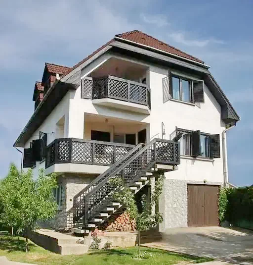 Mișcolț Cazare | Casă de oaspeți (K0812-41) Imaginea poate fi supusă drepturilor de autor. Se recomandă contactarea titularului drepturilor.