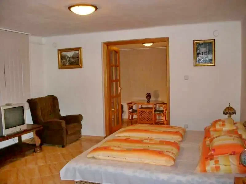 Mișcolț Cazare | Casă de oaspeți (K0860-2) Imaginea poate fi supusă drepturilor de autor. Se recomandă contactarea titularului drepturilor.