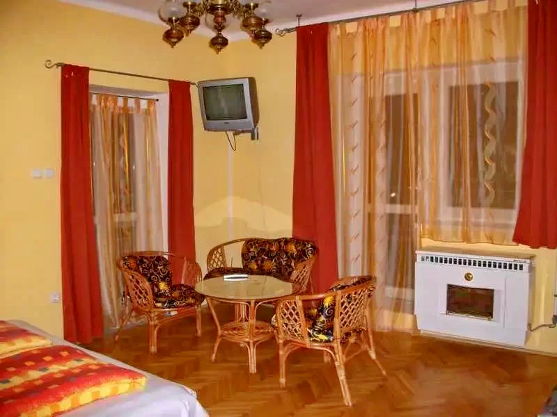Mișcolț Cazare | Casă de oaspeți (K0860-7) Imaginea poate fi supusă drepturilor de autor. Se recomandă contactarea titularului drepturilor.