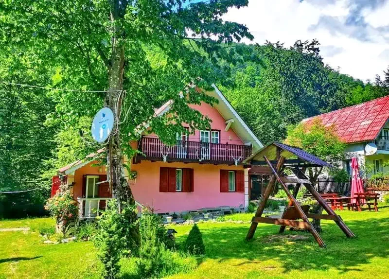 Valea Boga Cazare | Vilă (K0027-63) Imaginea poate fi supusă drepturilor de autor. Se recomandă contactarea titularului drepturilor. Valea Boga Cazare | Vilă (K0027-63) Imaginea poate fi supusă drepturilor de autor. Se recomandă contactarea titularului drepturilor.