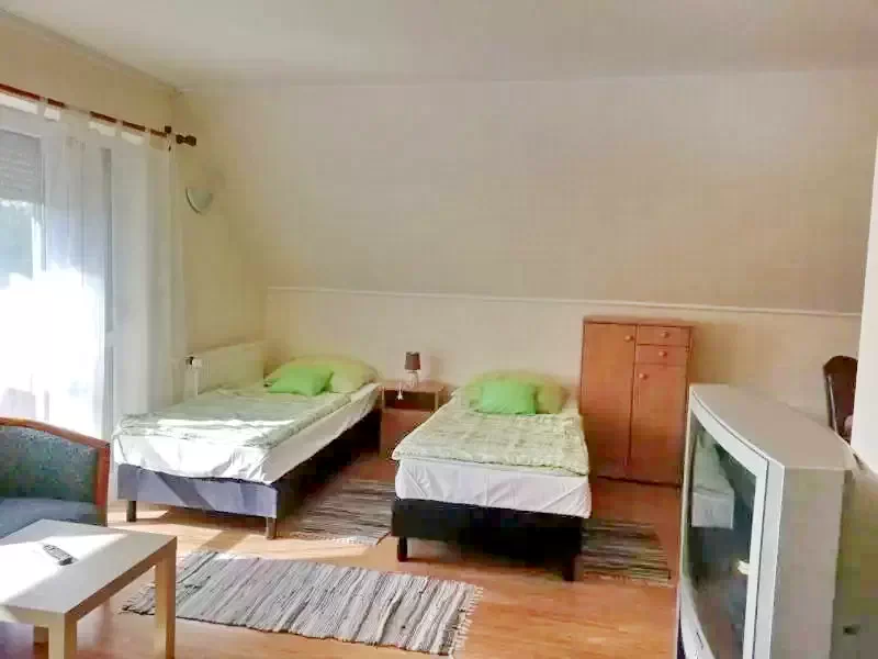Mișcolț Cazare | Casă de oaspeți (K0861-30) Imaginea poate fi supusă drepturilor de autor. Se recomandă contactarea titularului drepturilor.