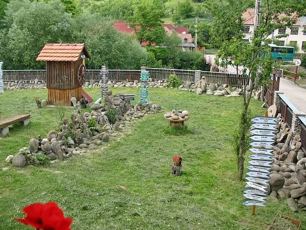 Crișeni Cazare | Căsuțe tip camping (K1128-27) Imaginea poate fi supusă drepturilor de autor. Se recomandă contactarea titularului drepturilor.