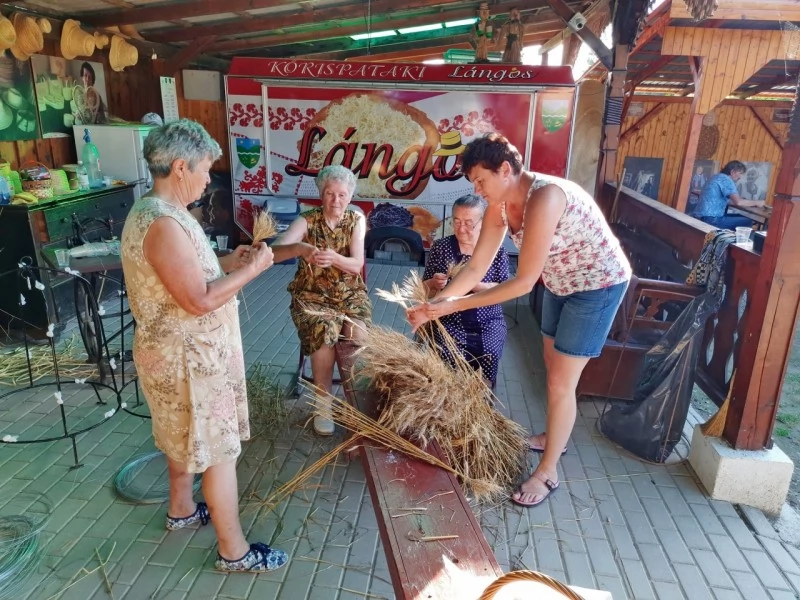 Crișeni Cazare | Căsuțe tip camping (K1128-33) Imaginea poate fi supusă drepturilor de autor. Se recomandă contactarea titularului drepturilor.