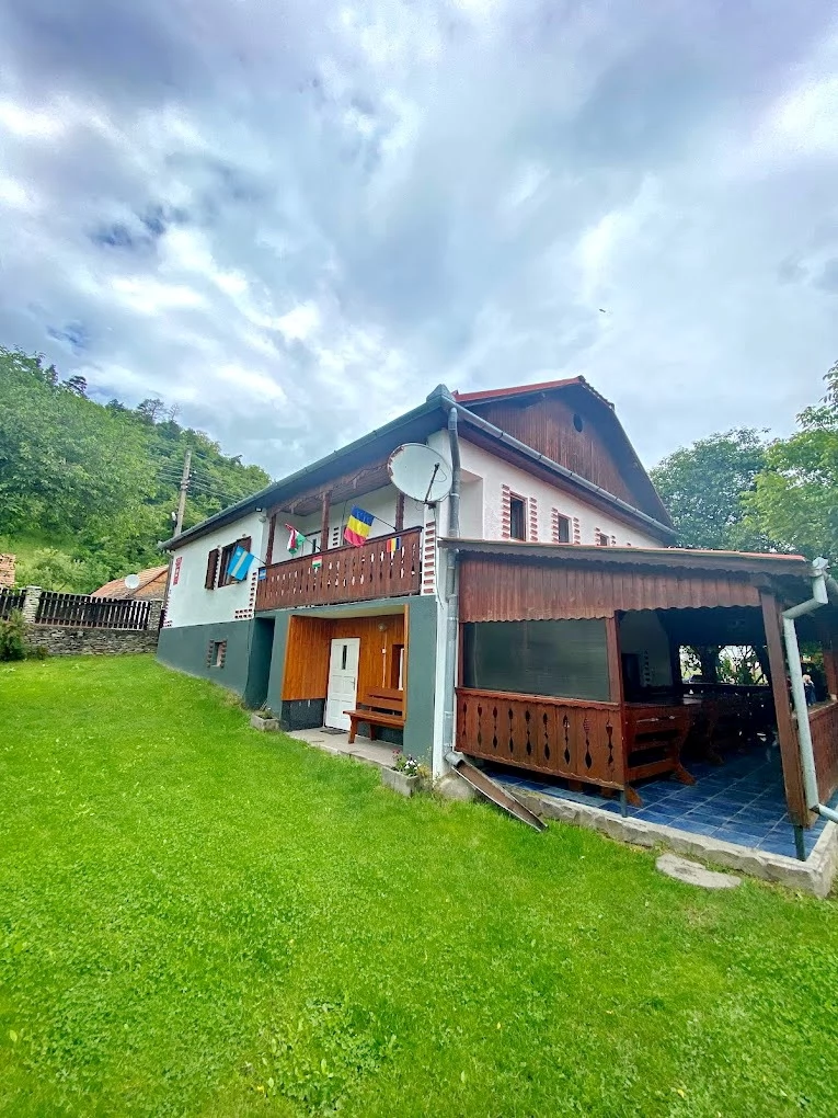 Crișeni Cazare | Căsuțe tip camping (K1128-46) Imaginea poate fi supusă drepturilor de autor. Se recomandă contactarea titularului drepturilor.