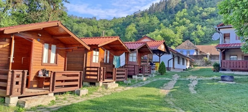 Cristuru Secuiesc Cazare | Casă de oaspeți (K0581-13) Imaginea poate fi supusă drepturilor de autor. Se recomandă contactarea titularului drepturilor.
