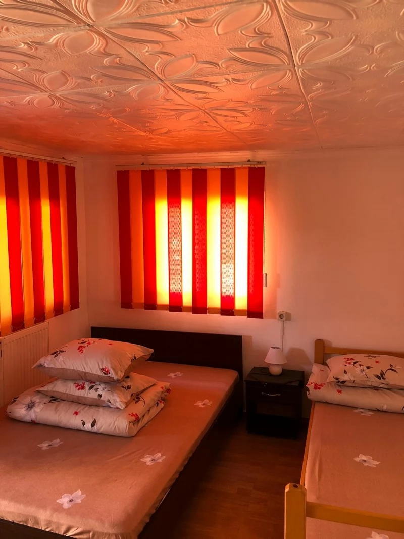 Szováta Szállás | Panzió (K0117-11) A kép szerzői jogvédelem alatt állhat. Javasolt a kapcsolatfelvétel a jog tulajdonossal. Szováta Szállás | Panzió (K0117-11) A kép szerzői jogvédelem alatt állhat. Javasolt a kapcsolatfelvétel a jog tulajdonossal.