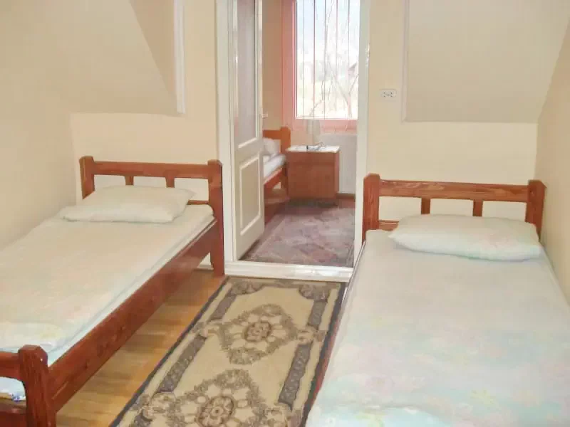 Szováta Szállás | Panzió (K0117-16) A kép szerzői jogvédelem alatt állhat. Javasolt a kapcsolatfelvétel a jog tulajdonossal. Szováta Szállás | Panzió (K0117-16) A kép szerzői jogvédelem alatt állhat. Javasolt a kapcsolatfelvétel a jog tulajdonossal.