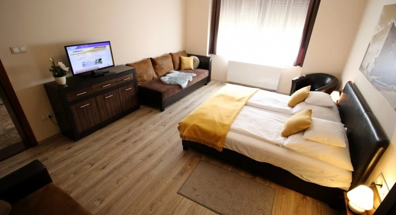 Gyula Szállás | Apartmanház (K0018-2) A kép szerzői jogvédelem alatt állhat. Javasolt a kapcsolatfelvétel a jog tulajdonossal. Gyula Szállás | Apartmanház (K0018-2) A kép szerzői jogvédelem alatt állhat. Javasolt a kapcsolatfelvétel a jog tulajdonossal.