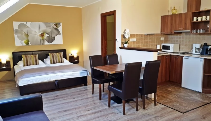 Jula Cazare | Casă de apartamente (K0018-4) Imaginea poate fi supusă drepturilor de autor. Se recomandă contactarea titularului drepturilor.