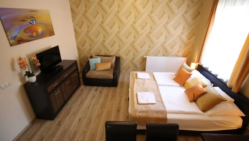 Gyula Szállás | Apartmanház (K0018-7) A kép szerzői jogvédelem alatt állhat. Javasolt a kapcsolatfelvétel a jog tulajdonossal. Gyula Szállás | Apartmanház (K0018-7) A kép szerzői jogvédelem alatt állhat. Javasolt a kapcsolatfelvétel a jog tulajdonossal.