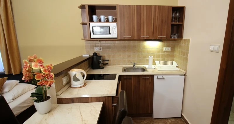 Jula Cazare | Casă de apartamente (K0018-11) Imaginea poate fi supusă drepturilor de autor. Se recomandă contactarea titularului drepturilor.