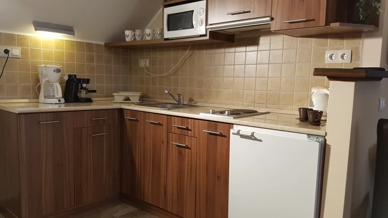 Jula Cazare | Casă de apartamente (K0018-12) Imaginea poate fi supusă drepturilor de autor. Se recomandă contactarea titularului drepturilor.
