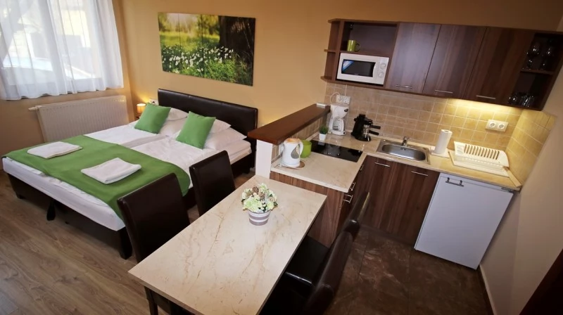 Gyula Szállás | Apartmanház (K0018-15) A kép szerzői jogvédelem alatt állhat. Javasolt a kapcsolatfelvétel a jog tulajdonossal. Gyula Szállás | Apartmanház (K0018-15) A kép szerzői jogvédelem alatt állhat. Javasolt a kapcsolatfelvétel a jog tulajdonossal.