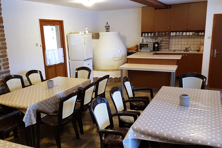 Jula Cazare | Casă de apartamente (K0018-18) Imaginea poate fi supusă drepturilor de autor. Se recomandă contactarea titularului drepturilor.