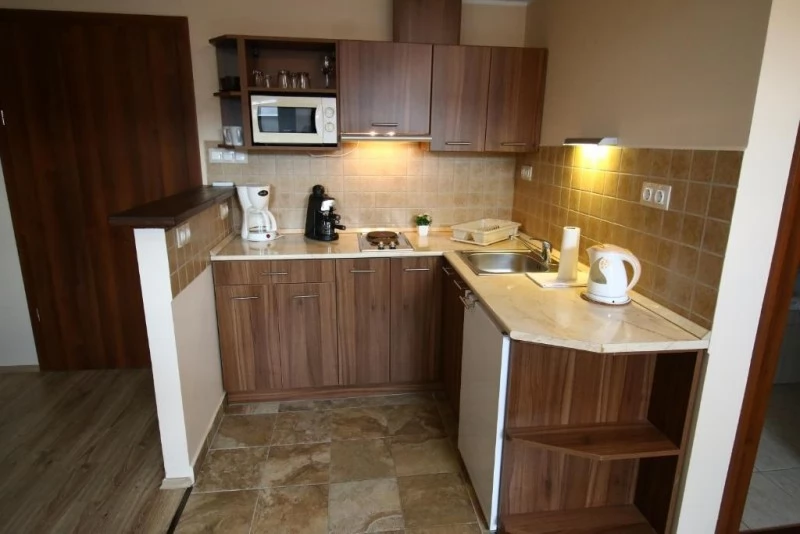 Jula Cazare | Casă de apartamente (K0018-33) Imaginea poate fi supusă drepturilor de autor. Se recomandă contactarea titularului drepturilor.