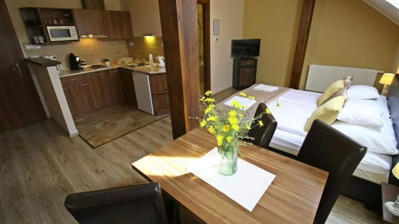 Jula Cazare | Casă de apartamente (K0018-35) Imaginea poate fi supusă drepturilor de autor. Se recomandă contactarea titularului drepturilor.