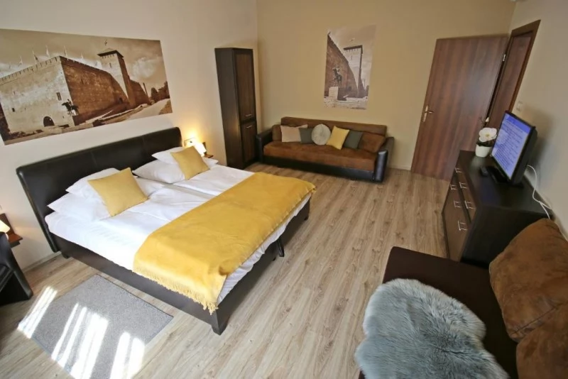 Gyula Szállás | Apartmanház (K0018-36) A kép szerzői jogvédelem alatt állhat. Javasolt a kapcsolatfelvétel a jog tulajdonossal. Gyula Szállás | Apartmanház (K0018-36) A kép szerzői jogvédelem alatt állhat. Javasolt a kapcsolatfelvétel a jog tulajdonossal.