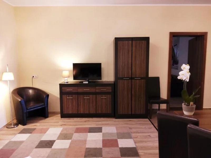 Jula Cazare | Casă de apartamente (K0018-40) Imaginea poate fi supusă drepturilor de autor. Se recomandă contactarea titularului drepturilor.