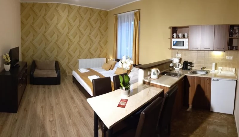 Jula Cazare | Casă de apartamente (K0018-41) Imaginea poate fi supusă drepturilor de autor. Se recomandă contactarea titularului drepturilor.