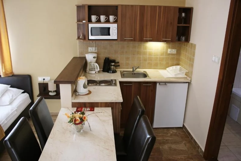 Jula Cazare | Casă de apartamente (K0018-53) Imaginea poate fi supusă drepturilor de autor. Se recomandă contactarea titularului drepturilor.