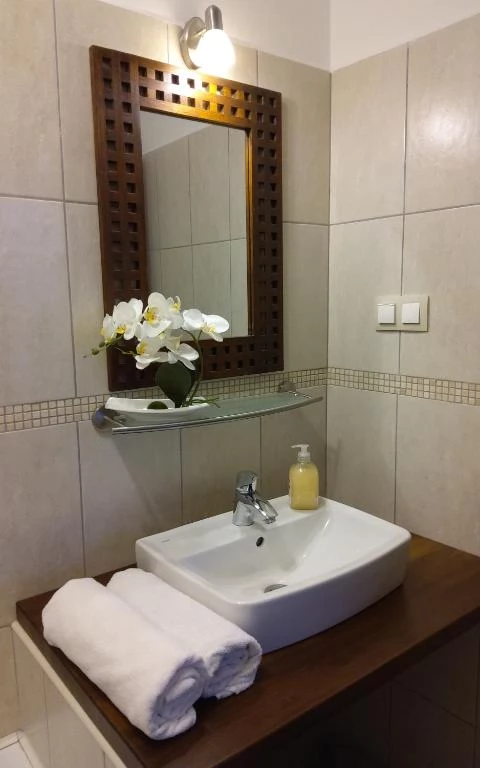 Jula Cazare | Casă de apartamente (K0018-58) Imaginea poate fi supusă drepturilor de autor. Se recomandă contactarea titularului drepturilor.