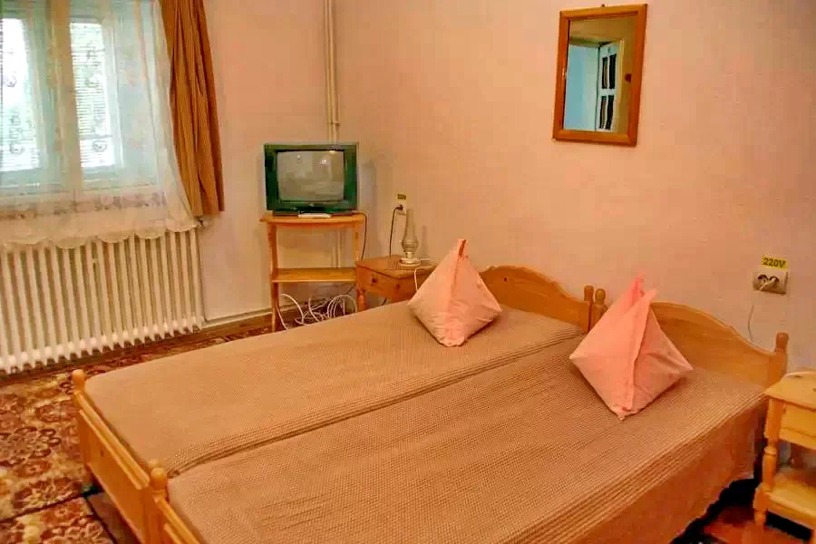 Bățanii Mici Cazare | Pensiune (K1065-6) Imaginea poate fi supusă drepturilor de autor. Se recomandă contactarea titularului drepturilor.