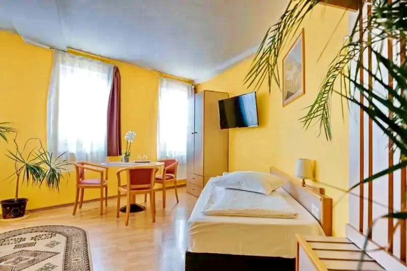 Gyergyószentmiklós Szállás | Panzió (K0640-14) A kép szerzői jogvédelem alatt állhat. Javasolt a kapcsolatfelvétel a jog tulajdonossal.