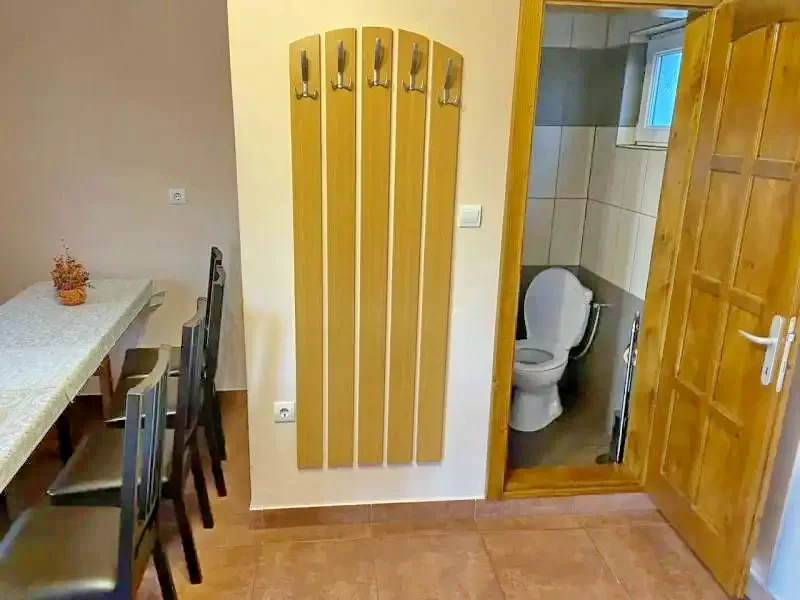 Szováta Szállás | Vendégház (K0226-14) A kép szerzői jogvédelem alatt állhat. Javasolt a kapcsolatfelvétel a jog tulajdonossal. Szováta Szállás | Vendégház (K0226-14) A kép szerzői jogvédelem alatt állhat. Javasolt a kapcsolatfelvétel a jog tulajdonossal.