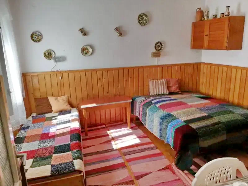 Szováta Szállás | Kulcsosház (K0211-10) A kép szerzői jogvédelem alatt állhat. Javasolt a kapcsolatfelvétel a jog tulajdonossal. Szováta Szállás | Kulcsosház (K0211-10) A kép szerzői jogvédelem alatt állhat. Javasolt a kapcsolatfelvétel a jog tulajdonossal.