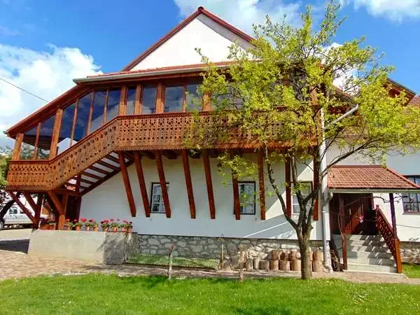 Kalotaszentkirály Szállás | Panzió (K1186-35) A kép szerzői jogvédelem alatt állhat. Javasolt a kapcsolatfelvétel a jog tulajdonossal.