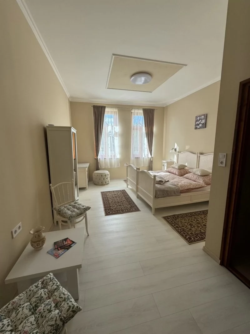 Jula Cazare | Casă de apartamente (K1108-7) Imaginea poate fi supusă drepturilor de autor. Se recomandă contactarea titularului drepturilor.