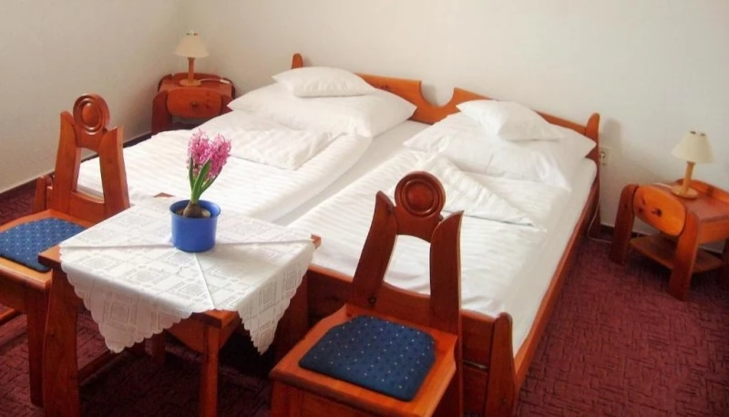 Gyula Szállás | Hotel*** (K0007-21) A kép szerzői jogvédelem alatt állhat. Javasolt a kapcsolatfelvétel a jog tulajdonossal. Gyula Szállás | Hotel*** (K0007-21) A kép szerzői jogvédelem alatt állhat. Javasolt a kapcsolatfelvétel a jog tulajdonossal.