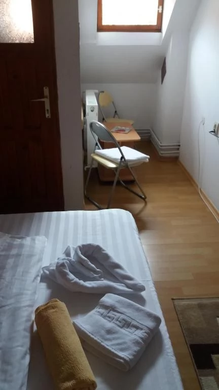 Cârțișoara Cazare | Pensiune (K1487-30) Imaginea poate fi supusă drepturilor de autor. Se recomandă contactarea titularului drepturilor. Cârțișoara Cazare | Pensiune (K1487-30) Imaginea poate fi supusă drepturilor de autor. Se recomandă contactarea titularului drepturilor.