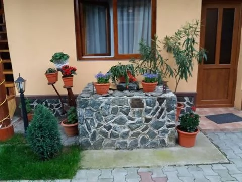 Cârțișoara Cazare | Pensiune (K1487-36) Imaginea poate fi supusă drepturilor de autor. Se recomandă contactarea titularului drepturilor. Cârțișoara Cazare | Pensiune (K1487-36) Imaginea poate fi supusă drepturilor de autor. Se recomandă contactarea titularului drepturilor.