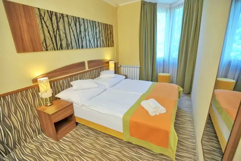 Jula Cazare | Hotel*** (K0002-12) Imaginea poate fi supusă drepturilor de autor. Se recomandă contactarea titularului drepturilor.