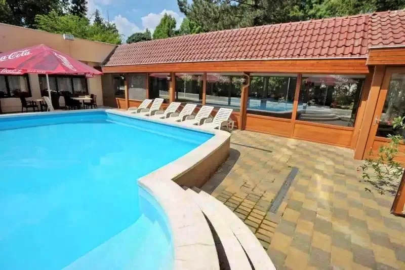 Jula Cazare | Hotel*** (K0002-39) Imaginea poate fi supusă drepturilor de autor. Se recomandă contactarea titularului drepturilor.