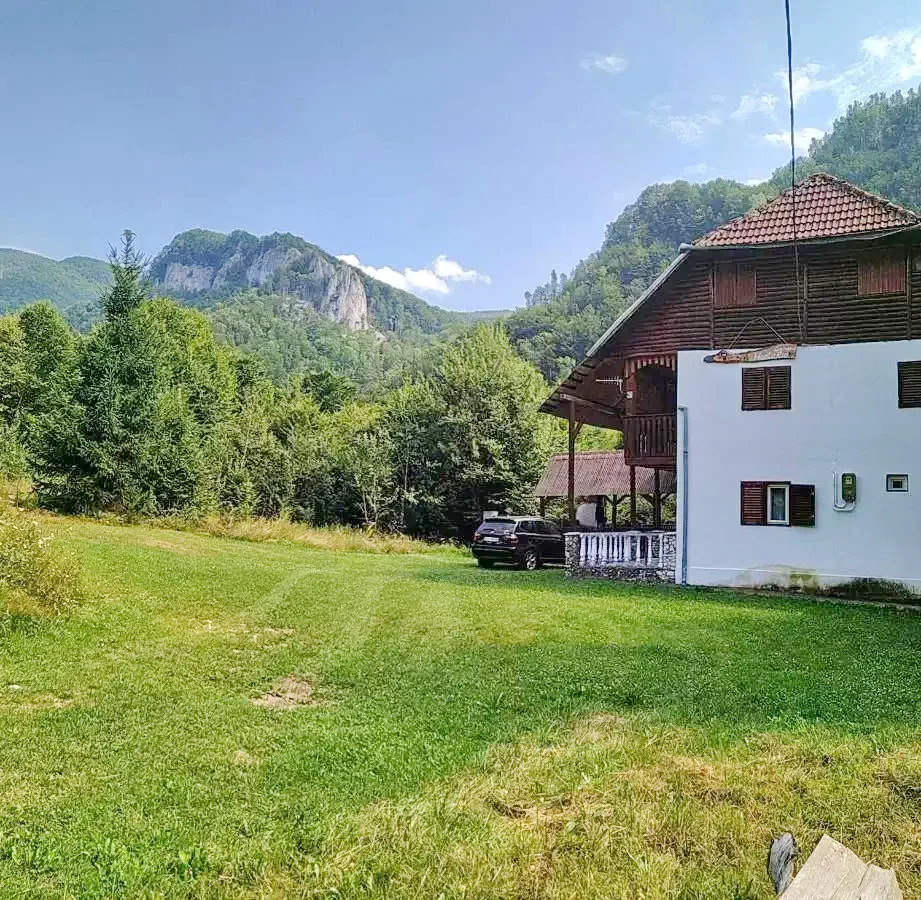 Valea Boga Cazare | Cabană (K1347-7) Imaginea poate fi supusă drepturilor de autor. Se recomandă contactarea titularului drepturilor. Valea Boga Cazare | Cabană (K1347-7) Imaginea poate fi supusă drepturilor de autor. Se recomandă contactarea titularului drepturilor.