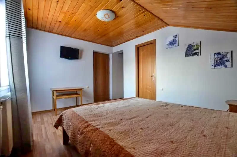 Csalhó Szállás | Panzió (K0701-8) A kép szerzői jogvédelem alatt állhat. Javasolt a kapcsolatfelvétel a jog tulajdonossal. Csalhó Szállás | Panzió (K0701-8) A kép szerzői jogvédelem alatt állhat. Javasolt a kapcsolatfelvétel a jog tulajdonossal.