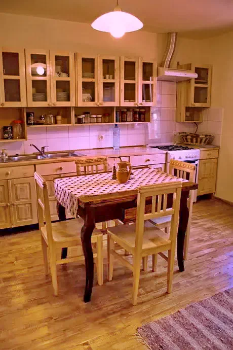 Marosfő Szállás | Villa (K0213-7) A kép szerzői jogvédelem alatt állhat. Javasolt a kapcsolatfelvétel a jog tulajdonossal. Marosfő Szállás | Villa (K0213-7) A kép szerzői jogvédelem alatt állhat. Javasolt a kapcsolatfelvétel a jog tulajdonossal.