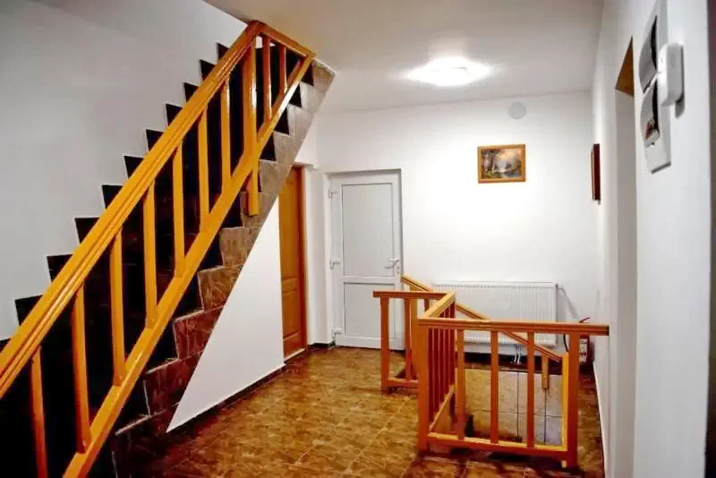 Lacu Roșu Cazare | Vilă (K1366-17) Imaginea poate fi supusă drepturilor de autor. Se recomandă contactarea titularului drepturilor. Lacu Roșu Cazare | Vilă (K1366-17) Imaginea poate fi supusă drepturilor de autor. Se recomandă contactarea titularului drepturilor.