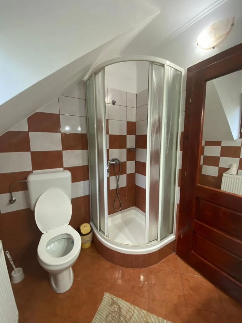 Sovata Cazare | Apartament sau cameră de închiriat (K0097-7) Imaginea poate fi supusă drepturilor de autor. Se recomandă contactarea titularului drepturilor. Sovata Cazare | Apartament sau cameră de închiriat (K0097-7) Imaginea poate fi supusă drepturilor de autor. Se recomandă contactarea titularului drepturilor.