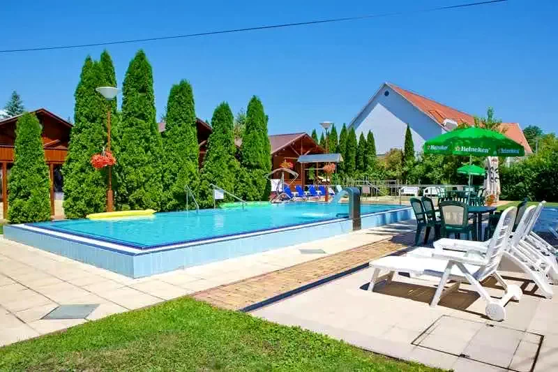 Cazare | Casă de apartamente (K0945-39) Imaginea poate fi supusă drepturilor de autor. Se recomandă contactarea titularului drepturilor. Cazare | Casă de apartamente (K0945-39) Imaginea poate fi supusă drepturilor de autor. Se recomandă contactarea titularului drepturilor.