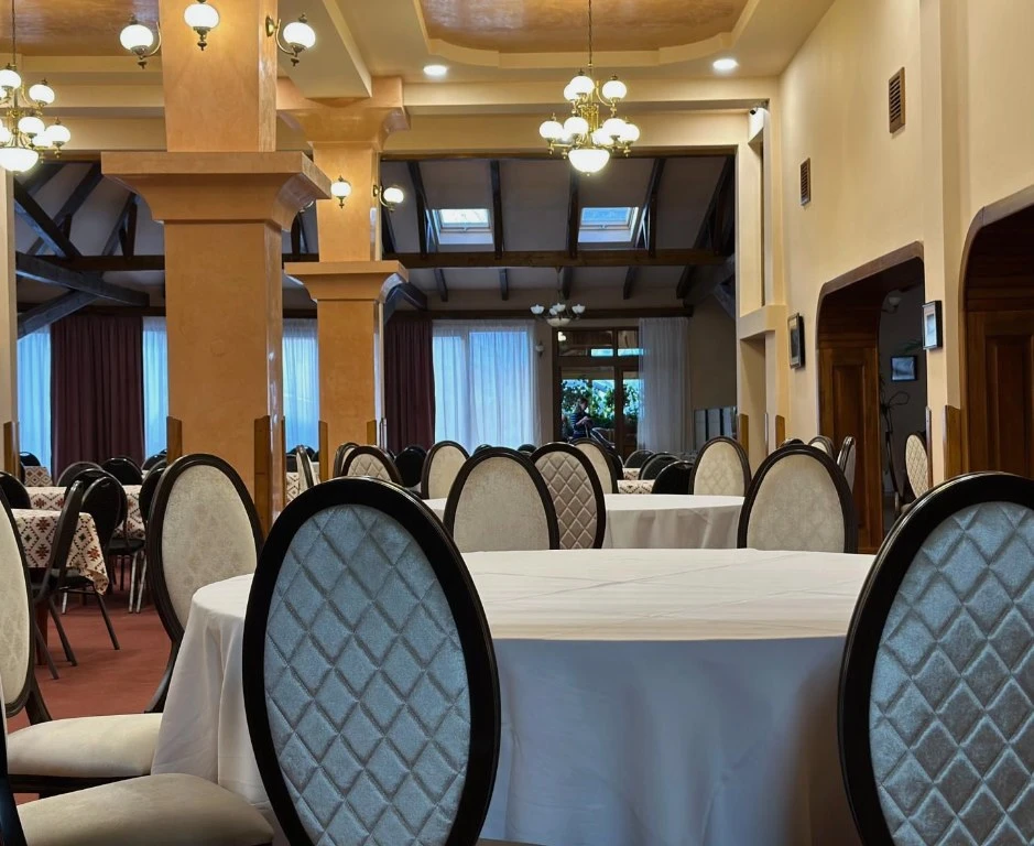 Câmpulung Moldovenesc Cazare | Hotel*** (K1564-39) Imaginea poate fi supusă drepturilor de autor. Se recomandă contactarea titularului drepturilor. Câmpulung Moldovenesc Cazare | Hotel*** (K1564-39) Imaginea poate fi supusă drepturilor de autor. Se recomandă contactarea titularului drepturilor.