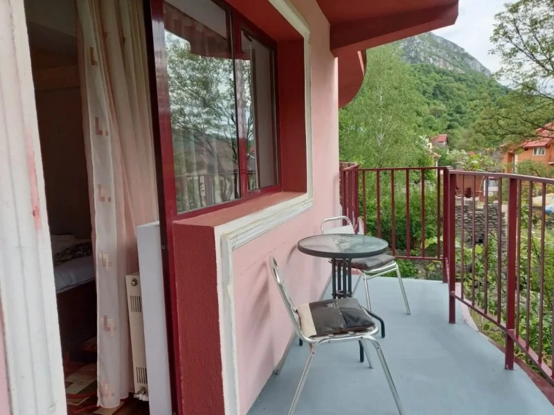 Băile Herculane Cazare | Hostel (K1614-5) Imaginea poate fi supusă drepturilor de autor. Se recomandă contactarea titularului drepturilor. Băile Herculane Cazare | Hostel (K1614-5) Imaginea poate fi supusă drepturilor de autor. Se recomandă contactarea titularului drepturilor.