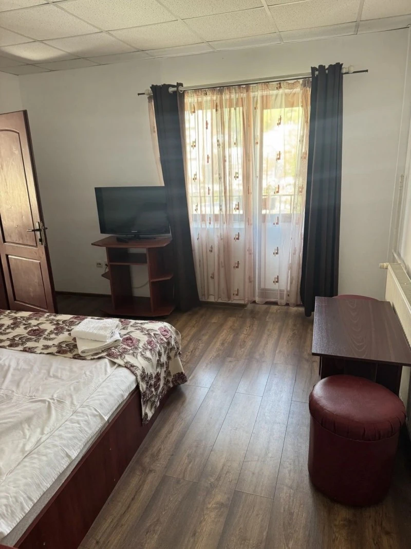 Băile Herculane Cazare | Hostel (K1614-7) Imaginea poate fi supusă drepturilor de autor. Se recomandă contactarea titularului drepturilor. Băile Herculane Cazare | Hostel (K1614-7) Imaginea poate fi supusă drepturilor de autor. Se recomandă contactarea titularului drepturilor.