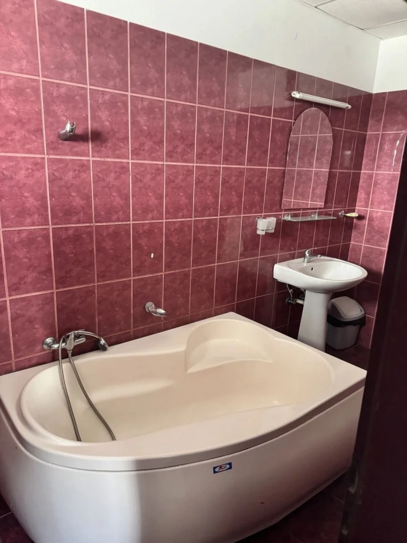 Herkulesfürdő Szállás | Hostel (K1614-8) A kép szerzői jogvédelem alatt állhat. Javasolt a kapcsolatfelvétel a jog tulajdonossal. Herkulesfürdő Szállás | Hostel (K1614-8) A kép szerzői jogvédelem alatt állhat. Javasolt a kapcsolatfelvétel a jog tulajdonossal.