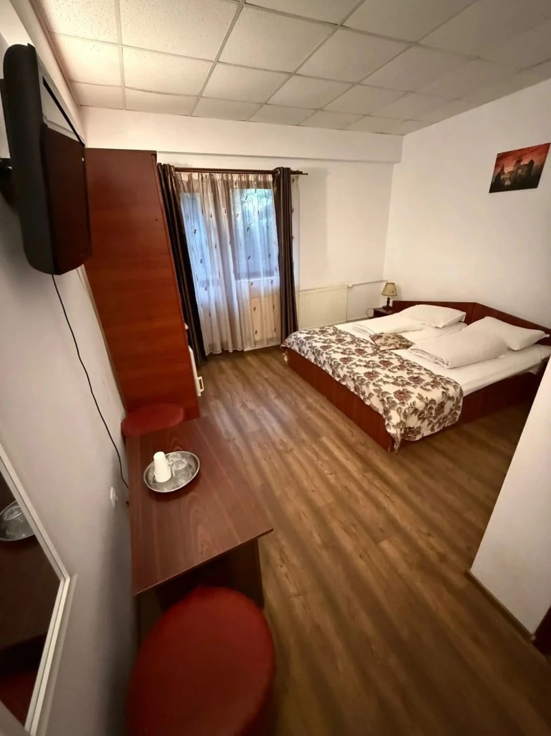 Băile Herculane Cazare | Hostel (K1614-10) Imaginea poate fi supusă drepturilor de autor. Se recomandă contactarea titularului drepturilor. Băile Herculane Cazare | Hostel (K1614-10) Imaginea poate fi supusă drepturilor de autor. Se recomandă contactarea titularului drepturilor.