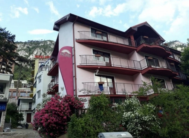 Herkulesfürdő Szállás | Hostel (K1614-18) A kép szerzői jogvédelem alatt állhat. Javasolt a kapcsolatfelvétel a jog tulajdonossal. Herkulesfürdő Szállás | Hostel (K1614-18) A kép szerzői jogvédelem alatt állhat. Javasolt a kapcsolatfelvétel a jog tulajdonossal.